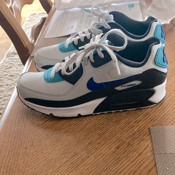 Shoes - Like new 7youth Nike air max